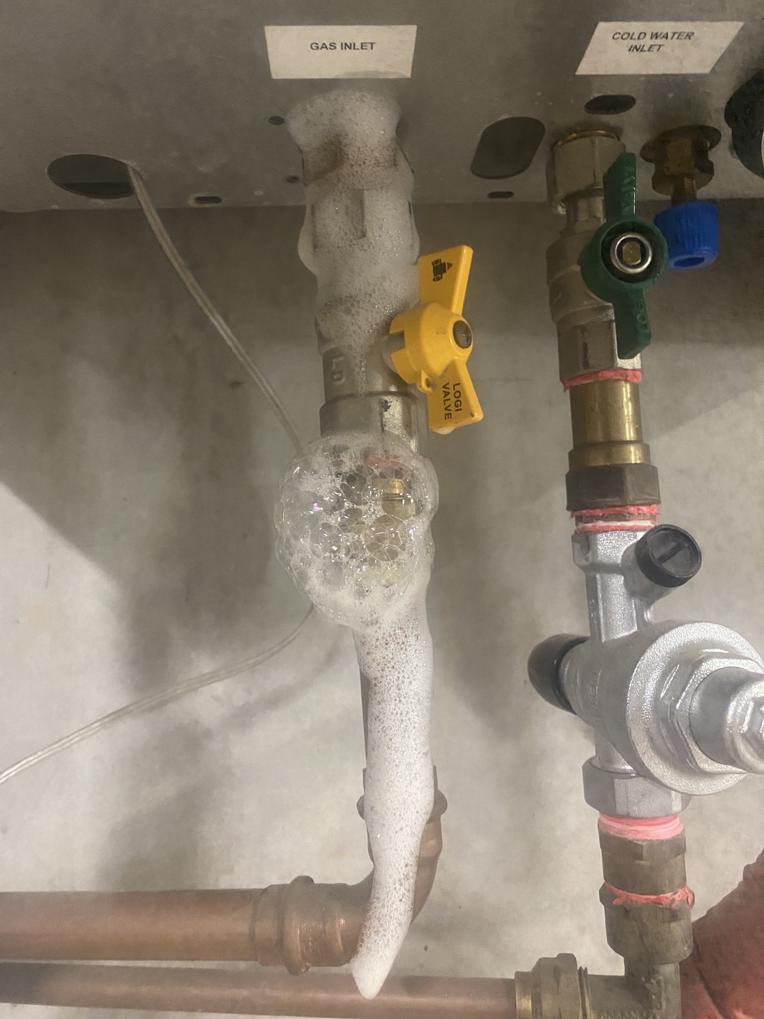 Gas leak detection testing by a Melbourne gas plumber